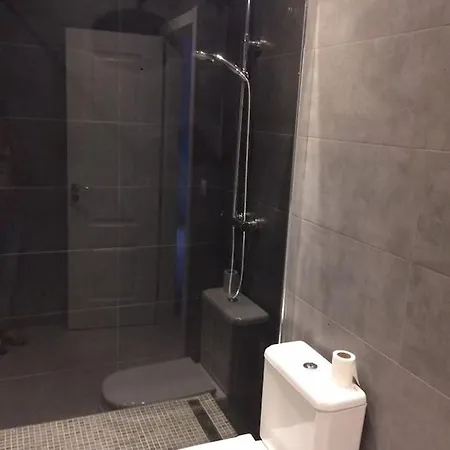 Ground Floor Modern 3 Bed Port * エステポナ