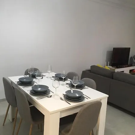 Ground Floor Modern 3 Bed Port