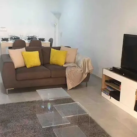 Ground Floor Modern 3 Bed Port アパート エステポナ